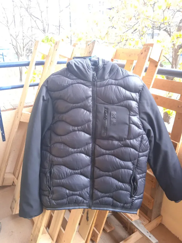 Abrigo negro acolchado