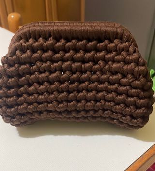 Pochette marrone con chiusura a molla