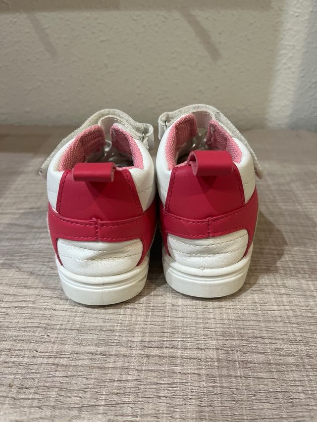 Deportivas bebé blancas y rosas talla 23