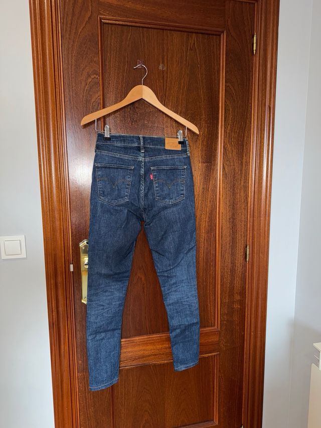 Pantalón Levi's 720 High Rise Super Skinny