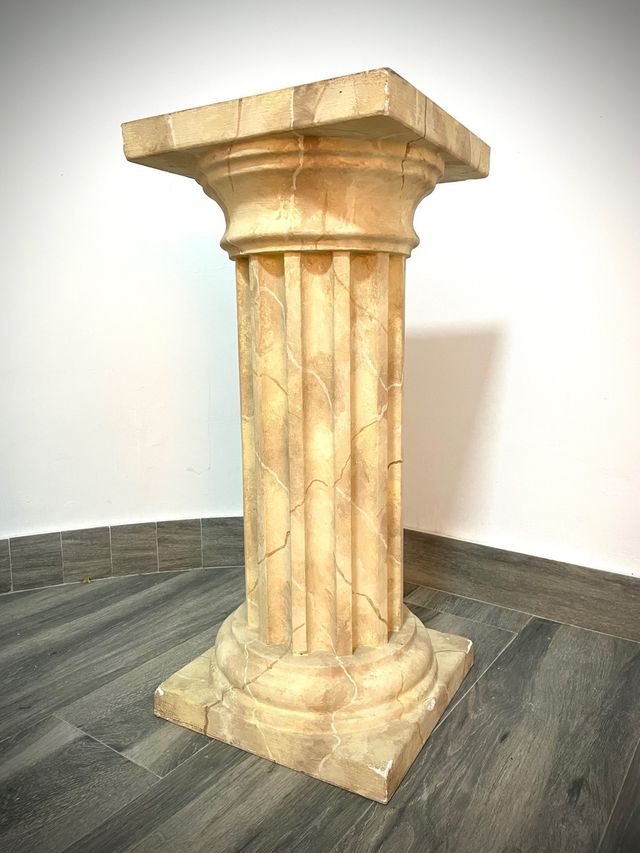 Columna decorativa estilo clásico