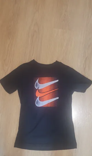 Camiseta Nike Negra con Logo Triple