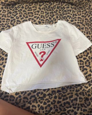 Camiseta Guess Blanca Logo Triángulo