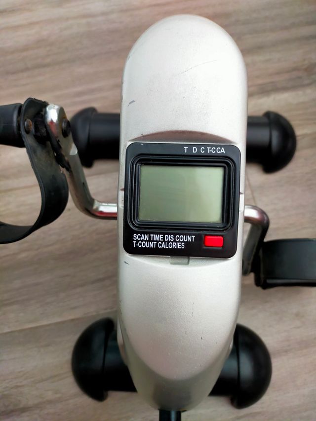 Pedales estáticos con pantalla digital