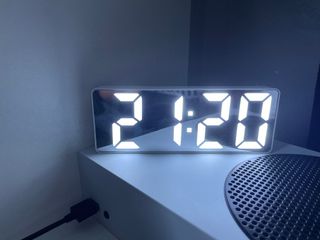 Reloj digital blanco