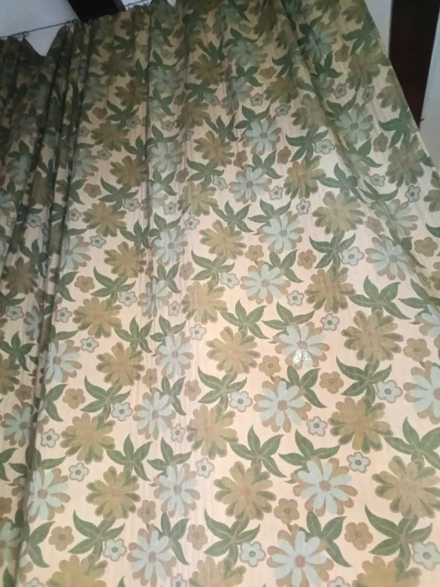 Cortina tapicera antigua floral