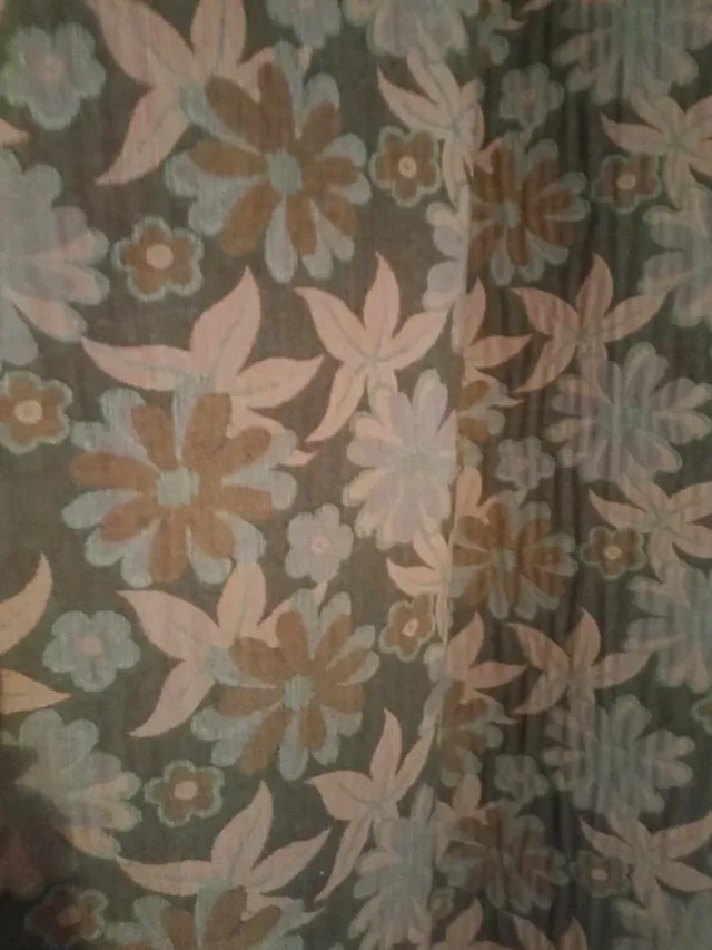 Cortina tapicera antigua floral