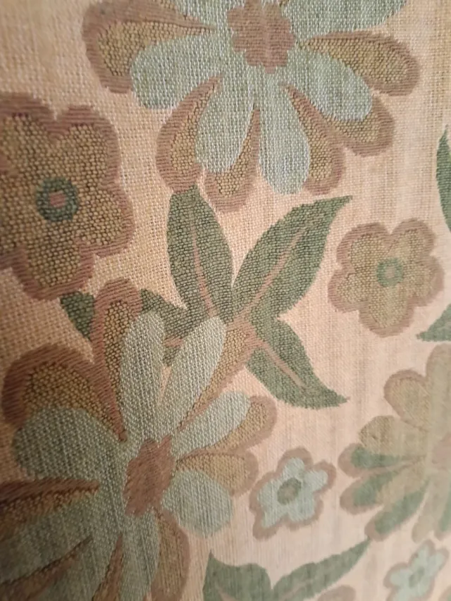 Cortina tapicera antigua floral