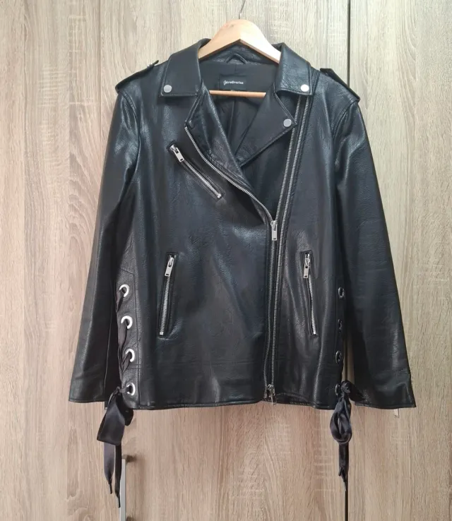 Chaqueta Biker Stradivarius Lazos Talla L