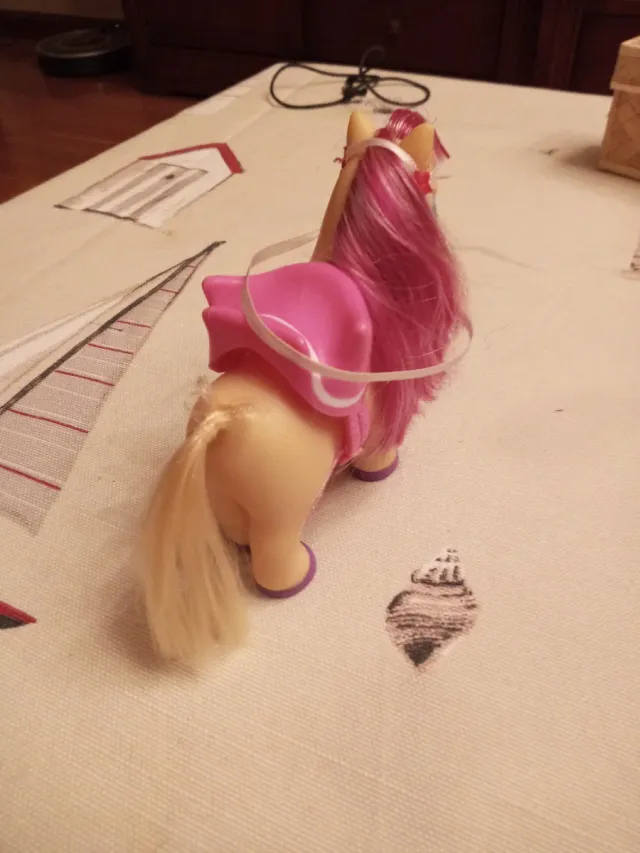 Caballo Barriguitas rosa y blanco