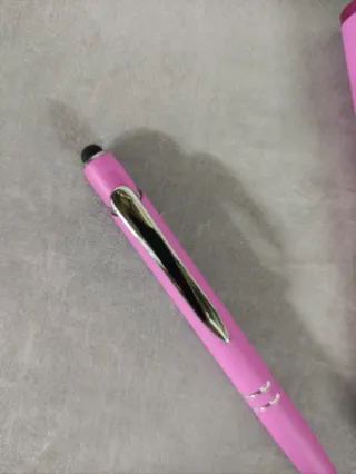 Bolígrafo rosa puntero con estuche. A estrenar