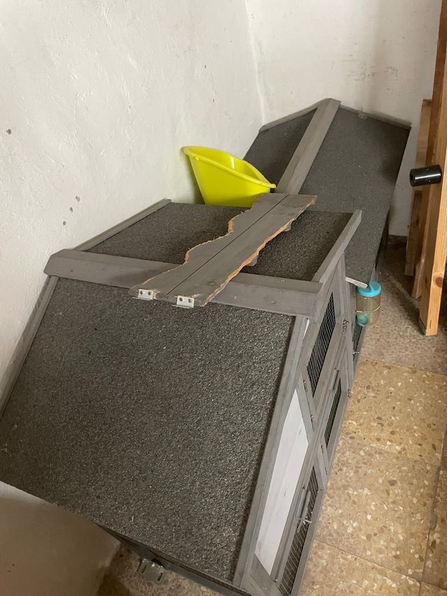 Jaula para mascotas gris y blanca