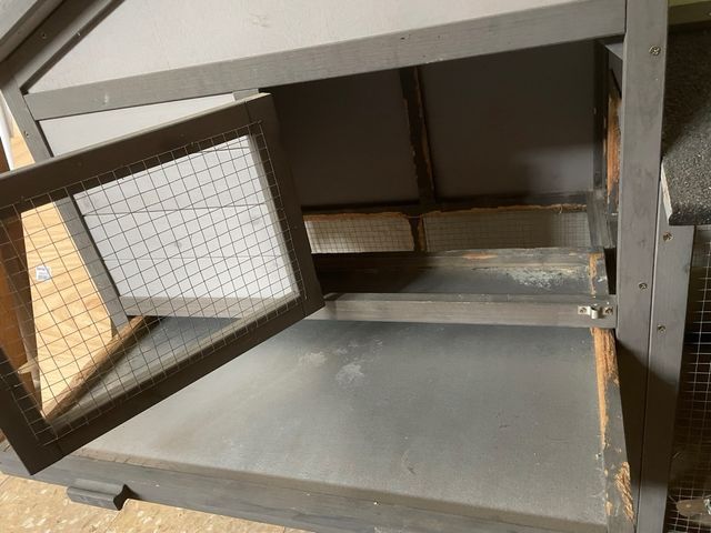 Jaula para mascotas gris y blanca