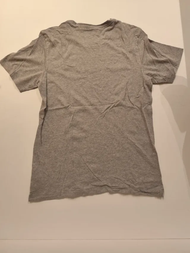 Camiseta Nike Gris