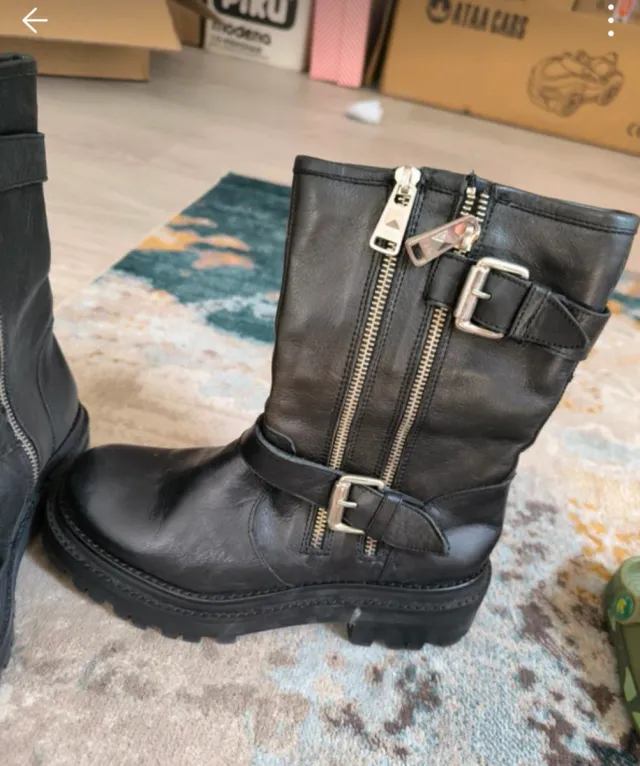 Botas de Piel Jazmín Chebar Negras
