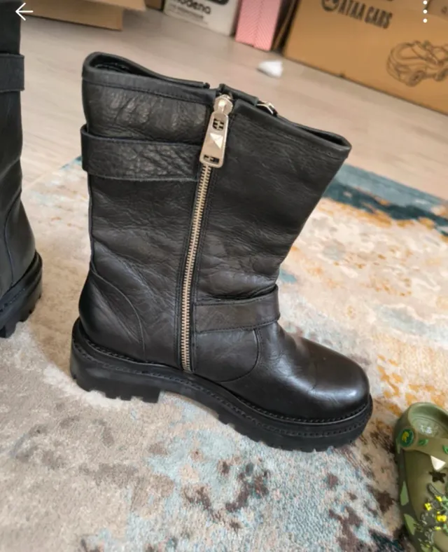 Botas de Piel Jazmín Chebar Negras