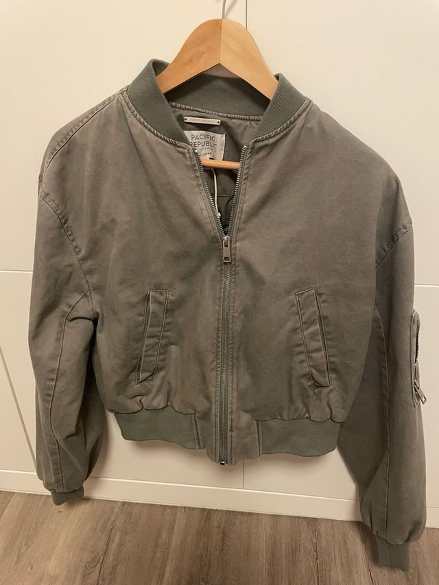 Chaqueta Bomber Pull and Bear Verde Militar