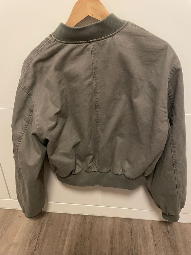 Chaqueta Bomber Pull and Bear Verde Militar