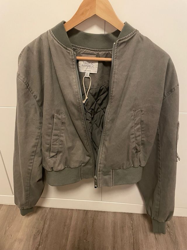 Chaqueta Bomber Pull and Bear Verde Militar