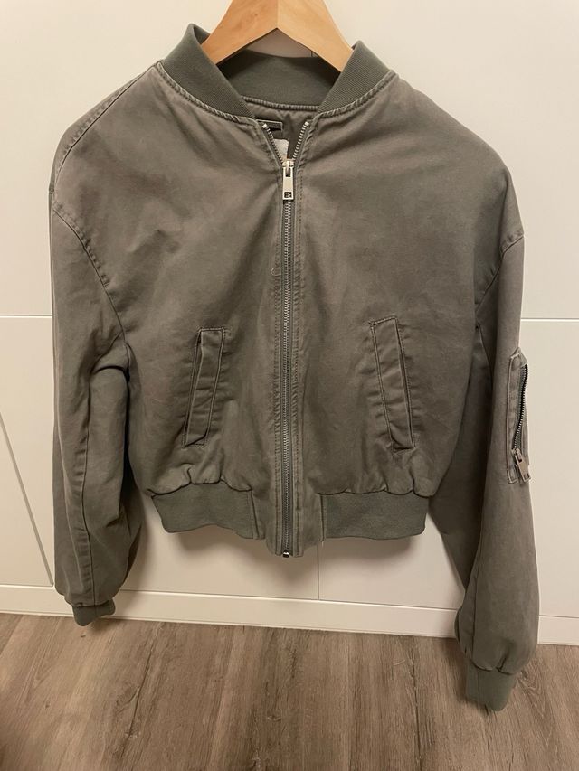 Chaqueta Bomber Pull and Bear Verde Militar