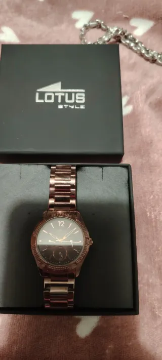 Reloj Lotus Dorado y Rosa