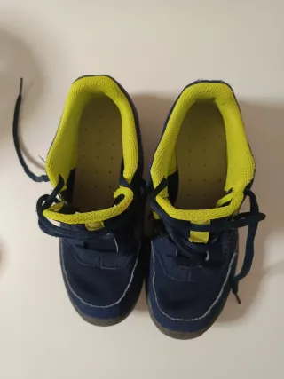 Zapatillas montaña niño T.35 Decathlon 


