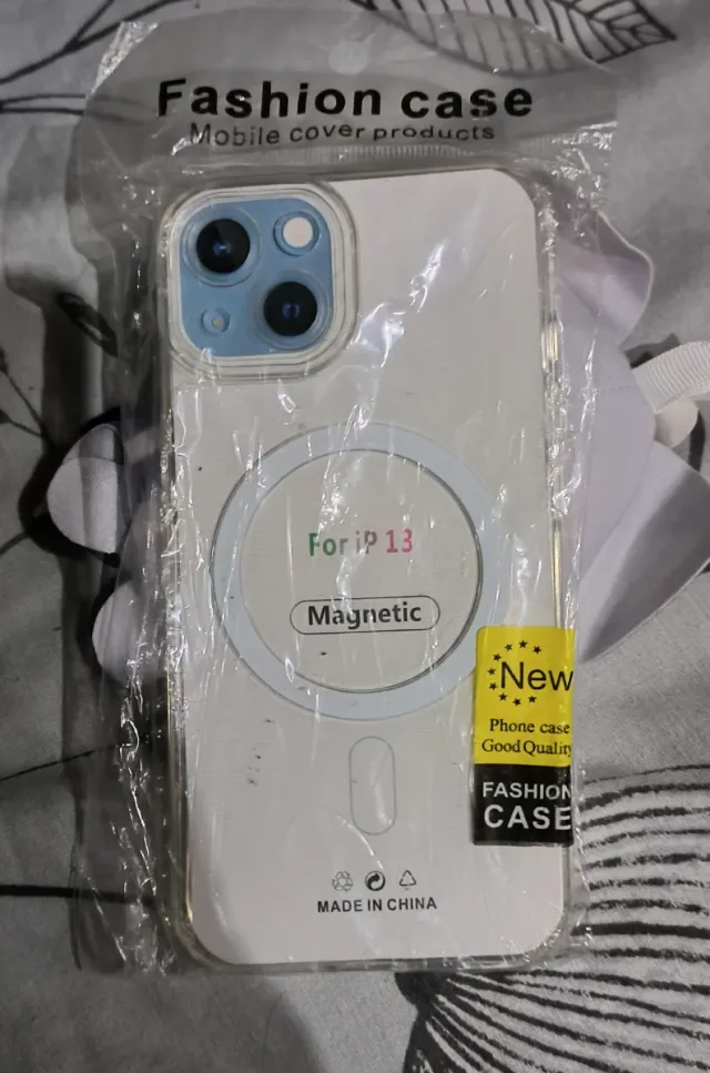 Funda iPhone 13 Magnética Transparente