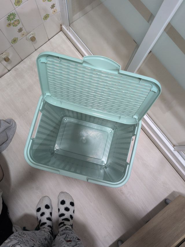 Cesto de ropa sucia de plástico