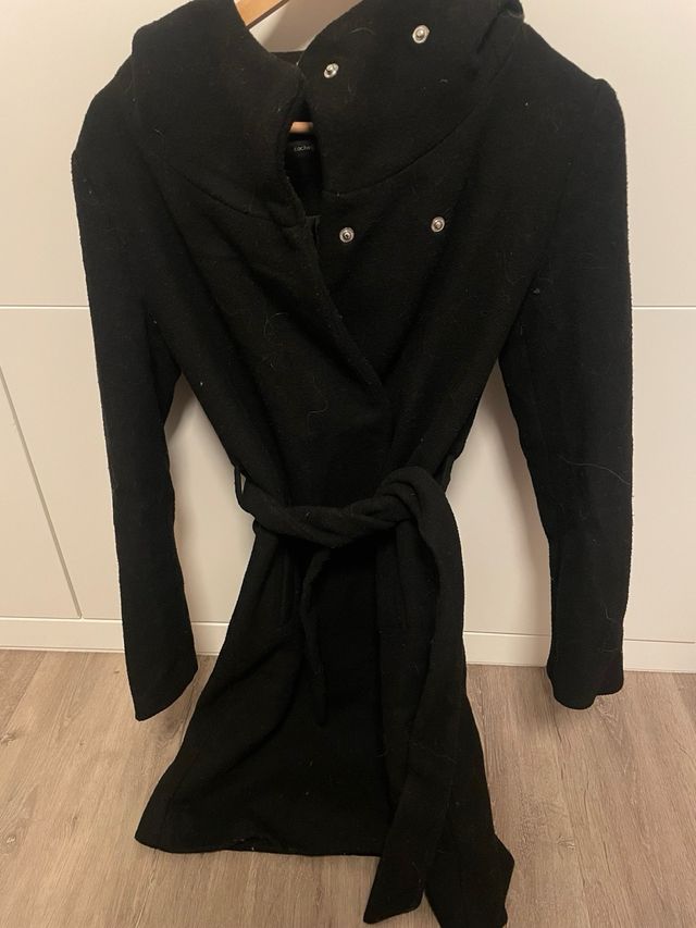 Abrigo largo de paño con capucha y cinturoncinturó