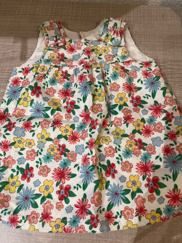 Vestido floral niña