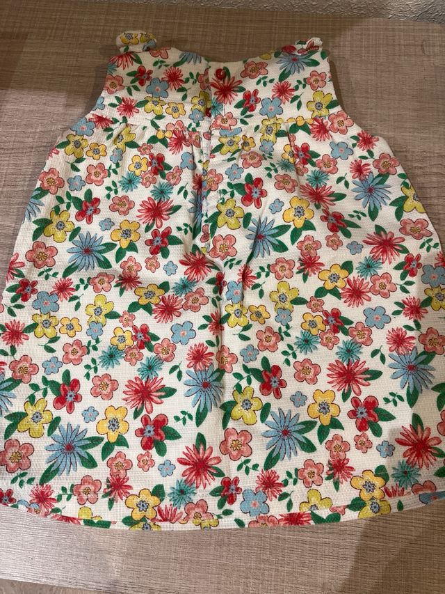 Vestido floral niña