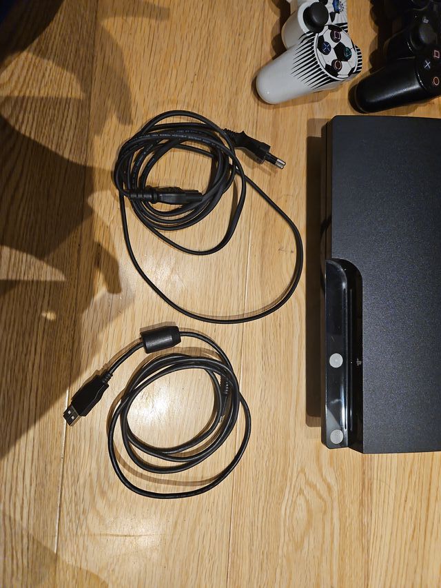 PlayStation 3 con 3 mandos