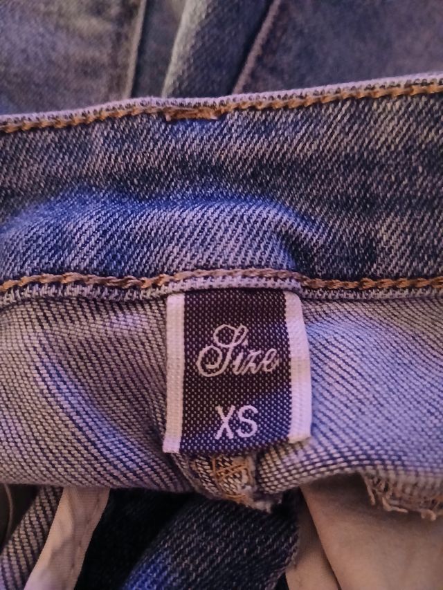 Pantalón tejano corto XS desgastado