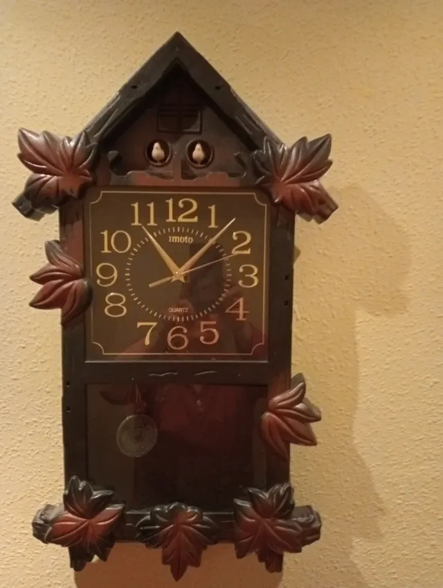 Reloj de cuco de metal