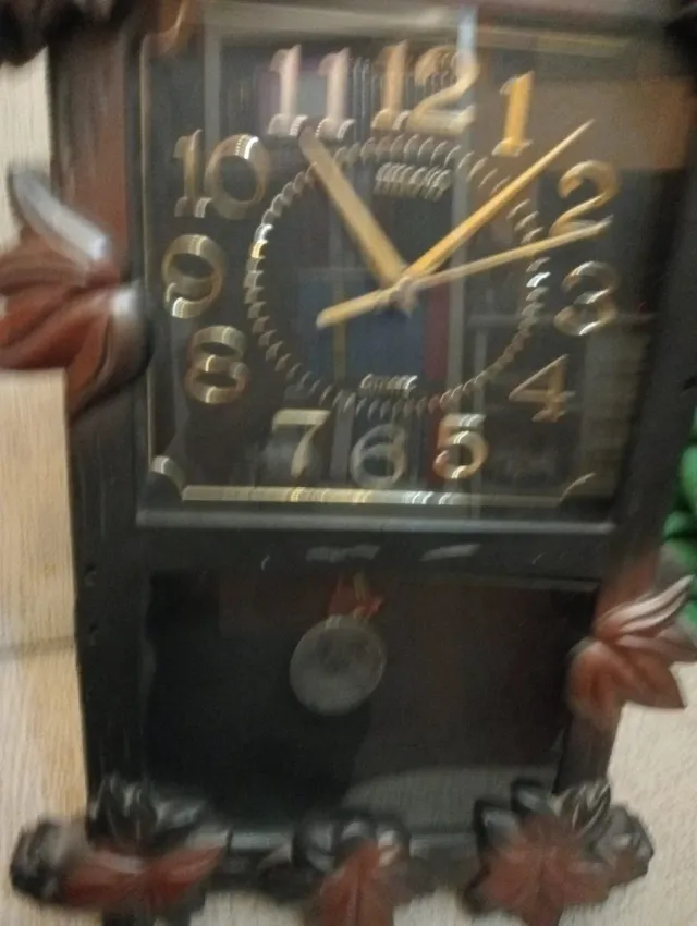Reloj de cuco de metal