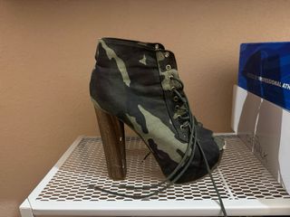 Botines de tacón con cordones