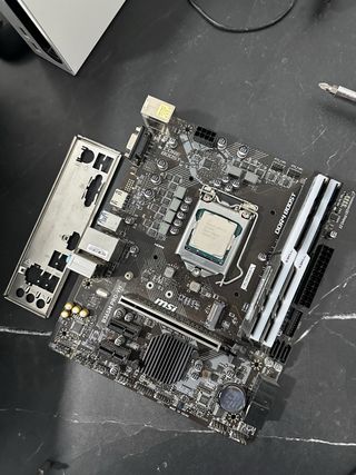 Kit PC Gaming i5-8400, 16GB RAM, Placa MSI