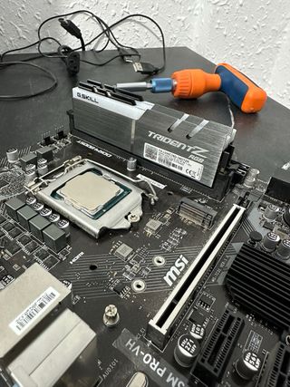 Kit PC Gaming i5-8400, 16GB RAM, Placa MSI