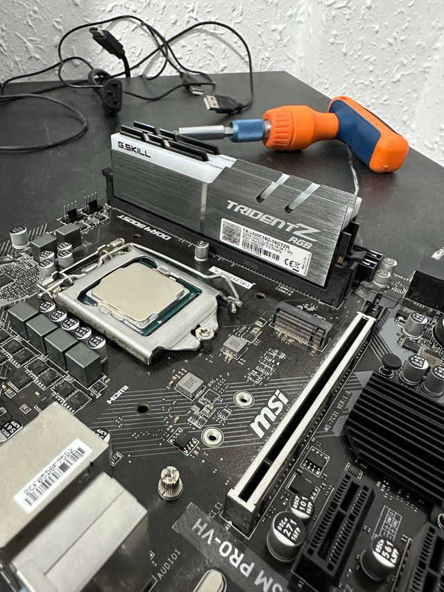 Kit PC Gaming i5-8400, 16GB RAM, Placa MSI