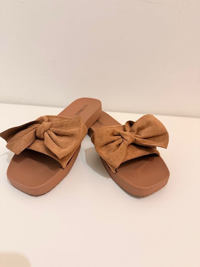 Ciabatte estive con fiocco marrone