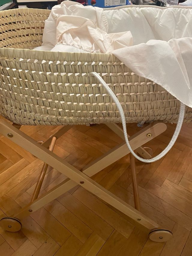 Cuco para bebé con ruedas