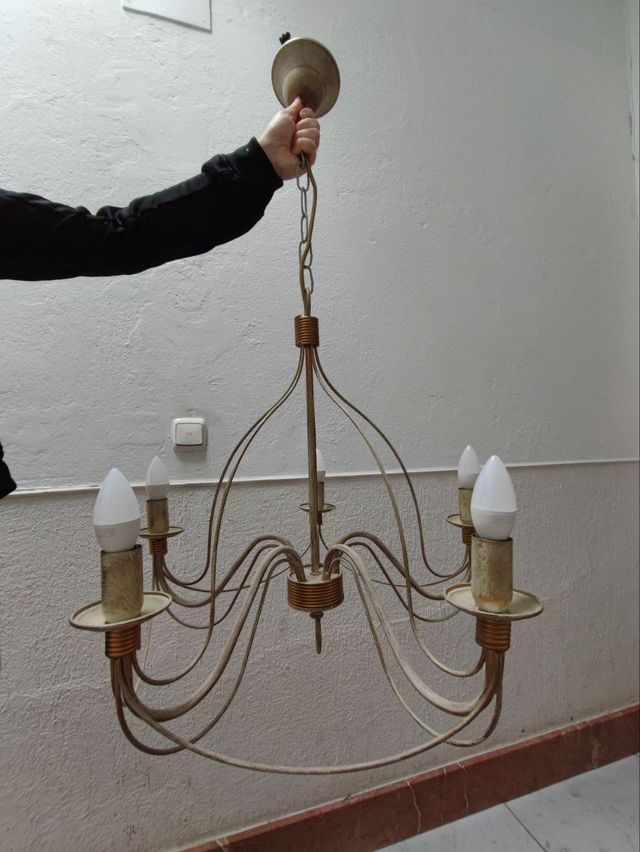 Lámpara de techo metal dorada