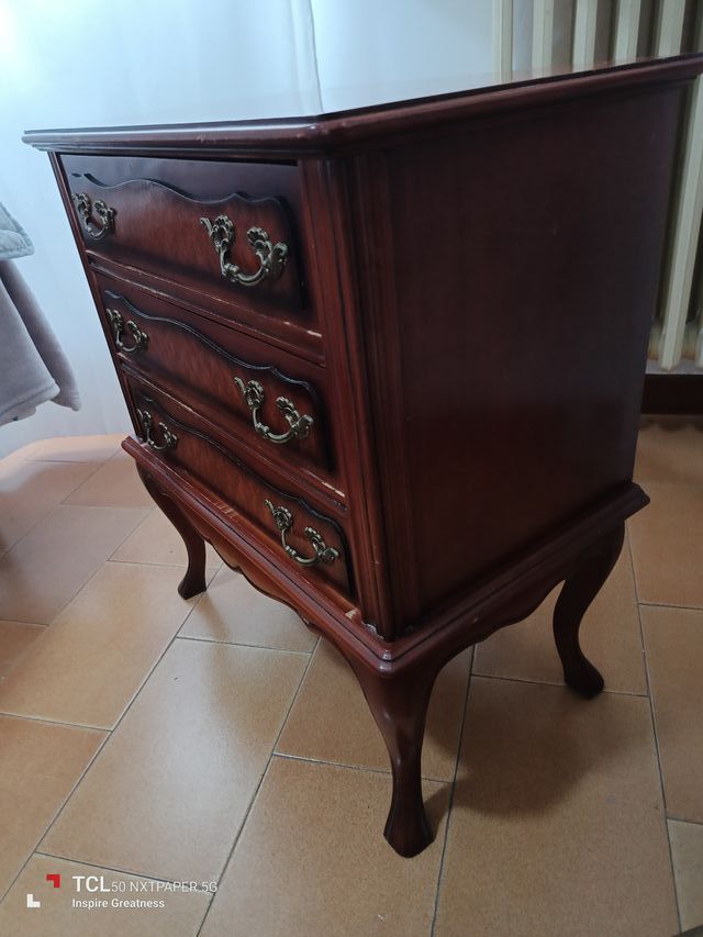 Mesitas de noche de madera estilo vintage