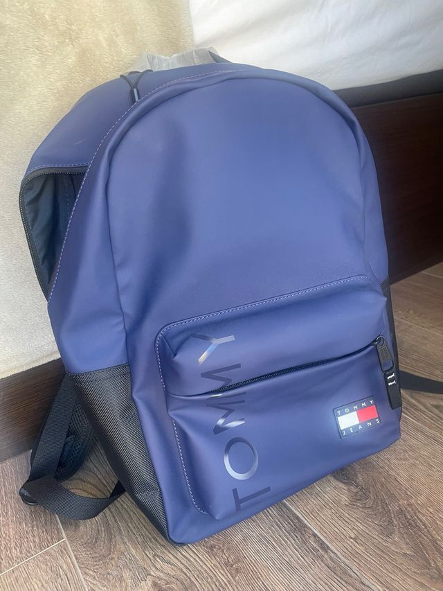 Mochila Tommy Hilfiger Azul y Negra