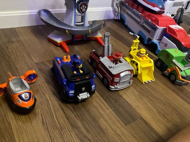 Pack Patrulla Canina Vehículos y Torre y personaje