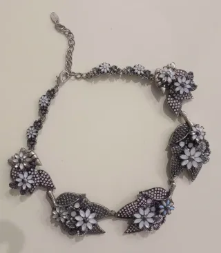 Collar de flores de joya plateado