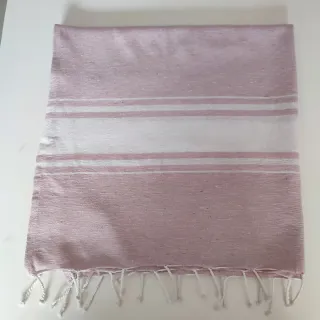 Toalla de color rosa y blanco