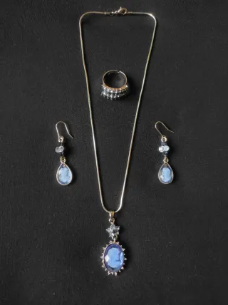 Conjunto Camafeo: Colgante, Pendientes y Anillo