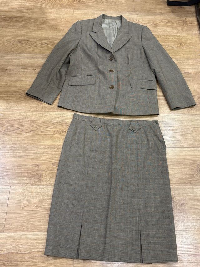 Traje de falda y chaqueta mujer