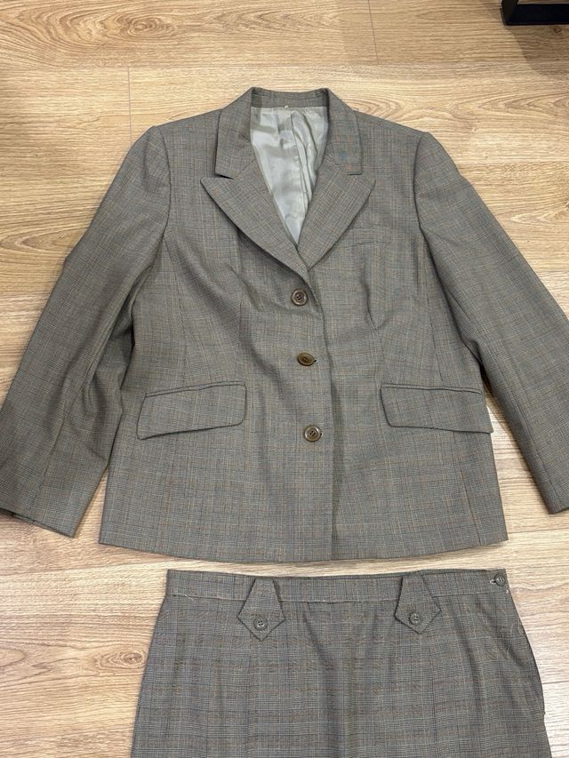 Traje de falda y chaqueta mujer